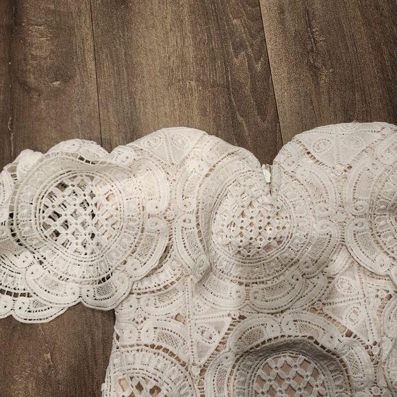 *NWT* Lulu's Bellissimo White Lace Off-the-Shoulder Bodycon Dress - Picture 5 of 9